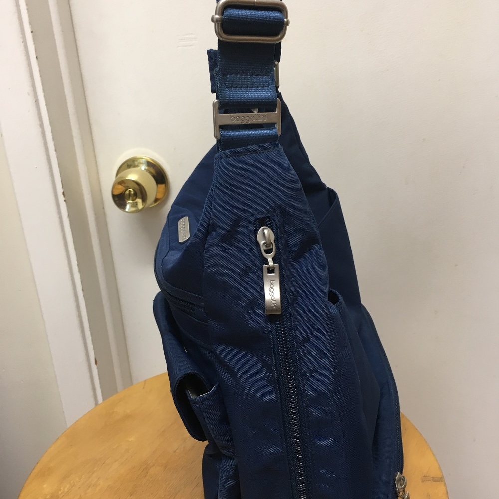 BAGGALLINI Everywhere Crossbody Bag with RFID Wristlet - Picture 6 of 10